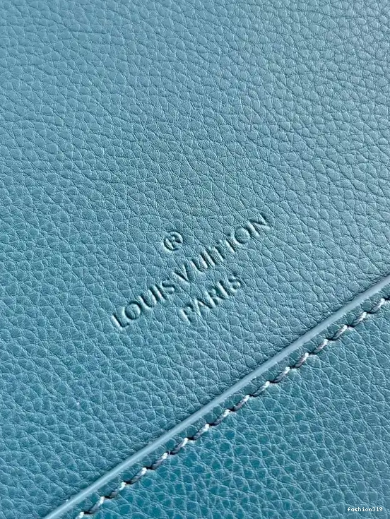 LOUIS VUITTON NEW MESSEAGE 0418